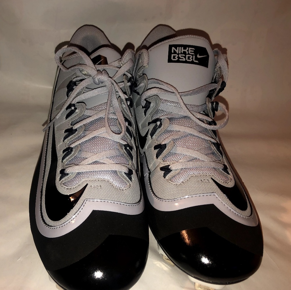 New Mens Nike Baseball Cleats Size 13